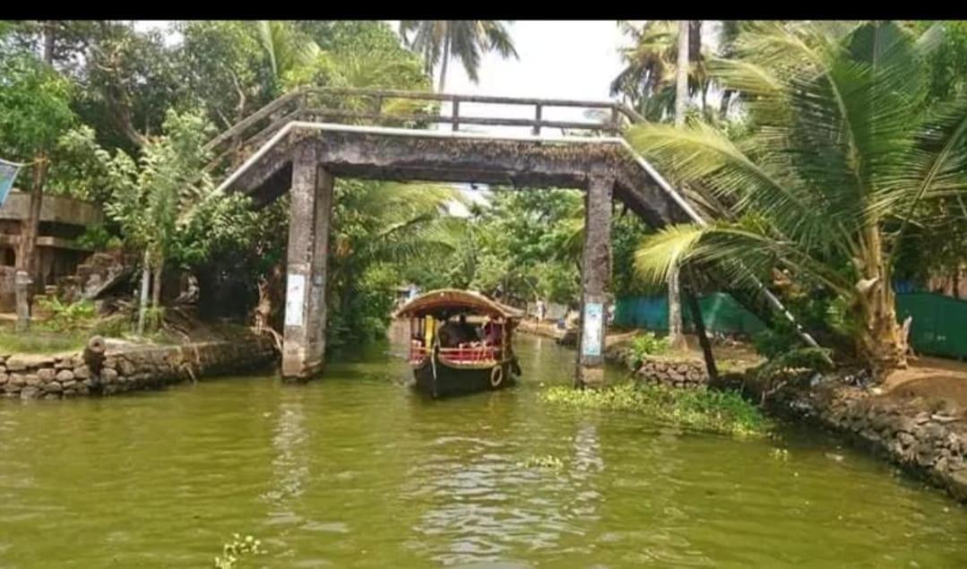 The Blues Hotel Alappuzha Екстериор снимка