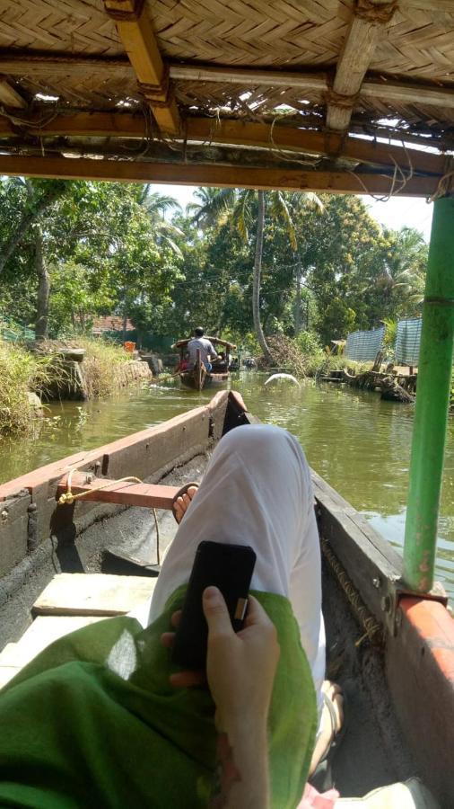 The Blues Hotel Alappuzha Екстериор снимка